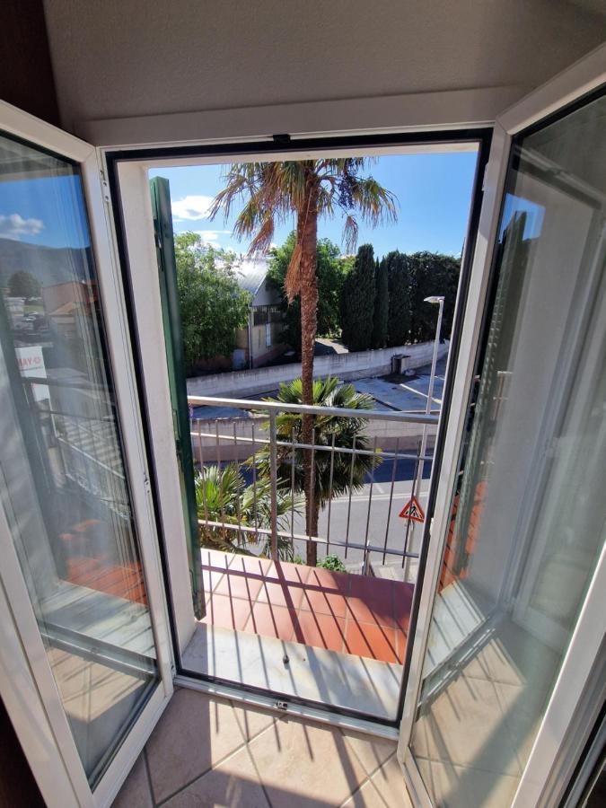 Palm House Apartment อัลเบงกา ภายนอก รูปภาพ