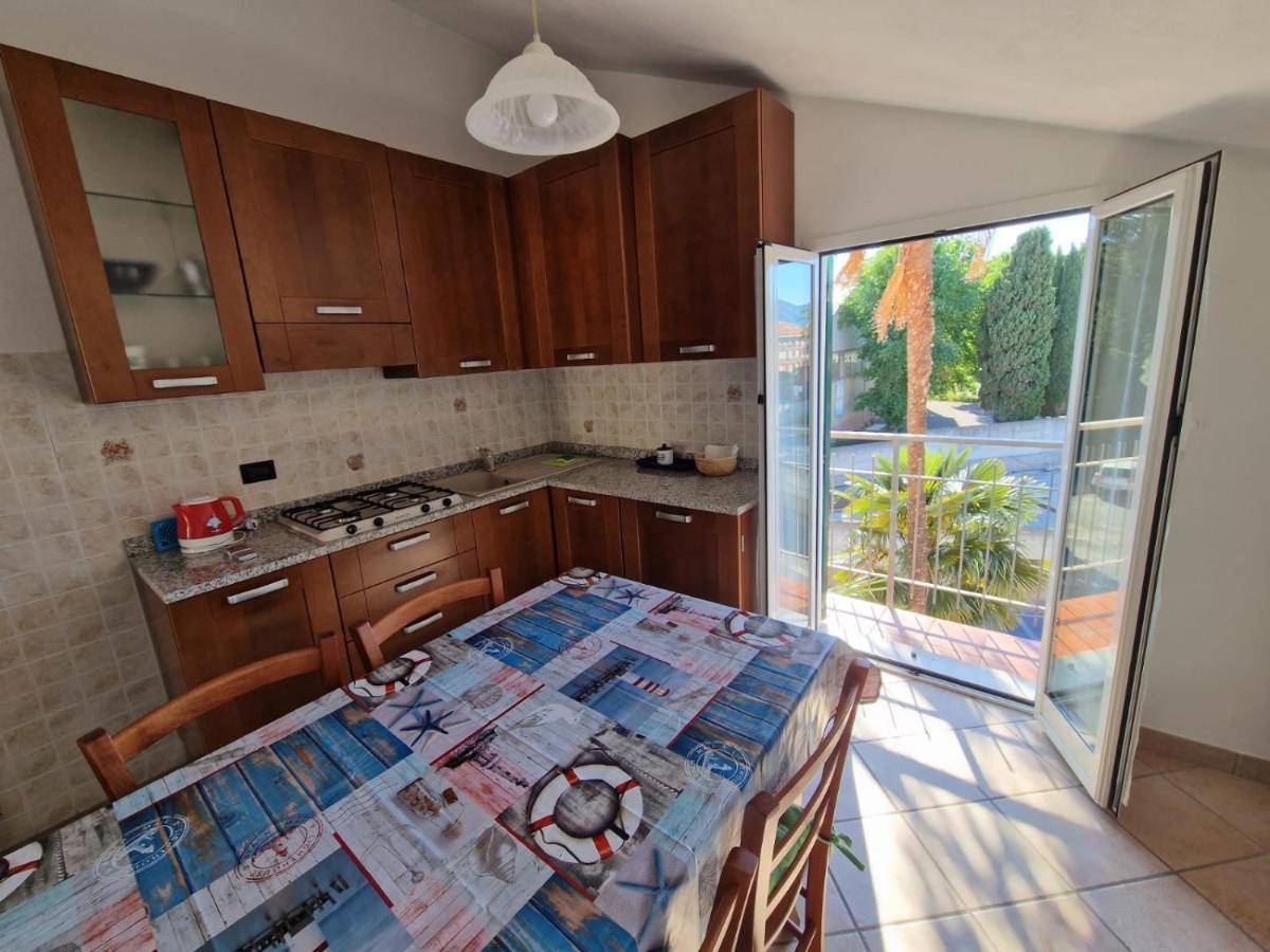 Palm House Apartment อัลเบงกา ภายนอก รูปภาพ